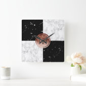 Elegant monogram roos gouden zwarte witte marmer vierkante klok (Huis)