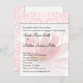 Elegant Monogram Roze Daisy bruiloft uitnodiging (Voorkant / Achterkant)