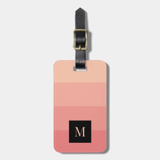 Elegant Monogram Roze Gestreepte Aangepaste Naam A Bagagelabel (Voorkant verticaal)