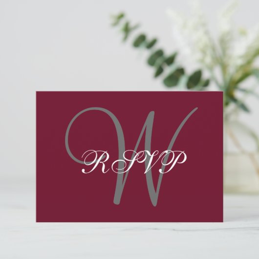 Elegant Monogram Script Bourgondië Grijs Bruiloft  RSVP Kaartje (Staand voorkant)