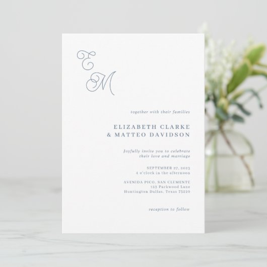 Elegant Monogram Script Dusty Blue Wedding Kaart (Staand voorkant)