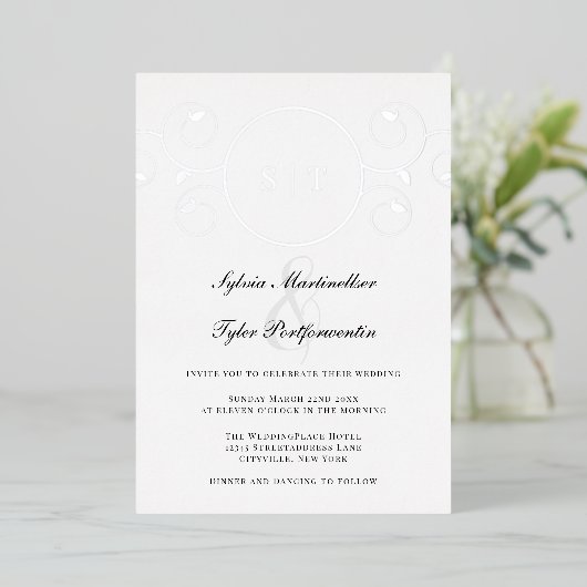 Elegant Monogram Silver Black Wedding Folie Uitnodiging (Staand Voorkant)