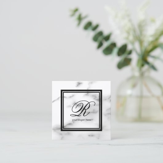 Elegant monogram sjabloon witte marmer vierkante visitekaartje (Staand voorkant)