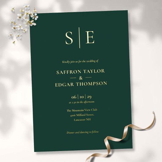 Elegant Monogram Smaragdgroene Trouw Goud Folie Uitnodiging