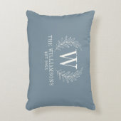 Elegant Monogram Stofblauw Familienaam Accent Kussen (Voorkant(Verticaal))