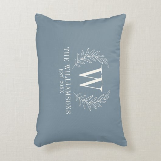 Elegant Monogram Stoffig Blauw Familienaam Accent Kussen (Voorkant(Verticaal))