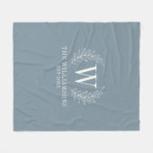 Elegant Monogram Stoffig Blauw Familienaam Fleece Deken (Voorkant (Horizontaal))