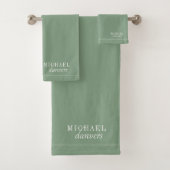 Elegant monogram Witte naam Sage Green Bad Handdoek (Insitu)