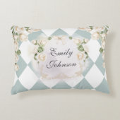 Elegant Monogram Witte Rozen Groene Bladeren Diama Accent Kussen (Voorkant)