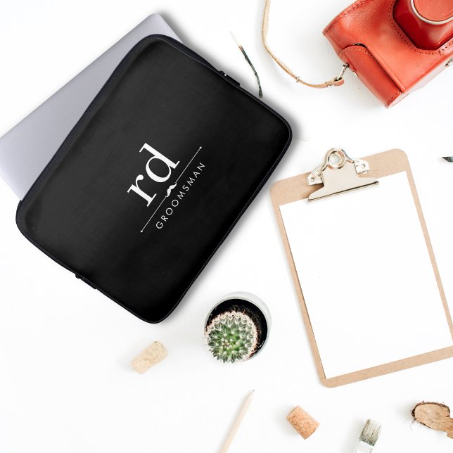 Elegant Monogram Zwart-wit Groomsmen Gift Laptop Sleeve (Creator heeft geüpload)