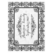 Elegant monogramed damask tafelkleed (Voorkant)