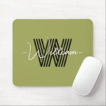 Elegant monogramme initiaal en script olijfgroen muismat<br><div class="desc">Een stijlvol ontwerp in koele kleur,  olijfgroen,  zwart en wit.</div>