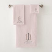 Elegant Monogrammed Blush Roze Bad Handdoek (Insitu)
