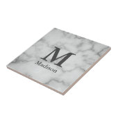 Elegant Monogrammed Faux White Marble Tegeltje (Zijkant)