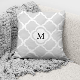 Elegant Monogrammed Gray Quatrefoil Patroon Kussen