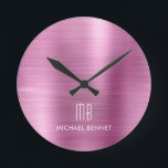 Elegant monogrammed Roze geborsteld metaal Ronde Klok<br><div class="desc">Gepersonaliseerde Elegant Monogrammed Roze geborstelde .</div>