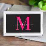 Elegant Monogrammed Vet Roze & Zwart Professional Visitekaarthouder<br><div class="desc">Verhoog uw professionele afbeelding met onze Modern stijlvolle Black & Bold Pink Monogram Initialen Naam visitekaartje Case. Met een strak zwart exterieur versierd met gedurfde roze monogram initialen, combineert dit hoesje moderne stijl met gepersonaliseerde verfijning. Maak een blijvende indruk en houd uw visitekaartjes georganiseerd in dit chique en onderscheidende accessoire....</div>