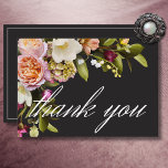 Elegant Moody Bourgondië & Roze Bloemen bruiloft Bedankkaart<br><div class="desc">Vier liefde in tijdloze elegantie. Onze boeiende trouwbedankpas heeft een verfijnde zwarte achtergrond, het perfecte palet voor een boeiend boeket. Stel je een hoekarrangement voor van blush roze, bordeaux en romige witte realistische bloemen met donker olijfgroen gebladerte, waardoor een gevoel van stille weelde ontstaat. Dit betoverende ontwerp zet het podium...</div>