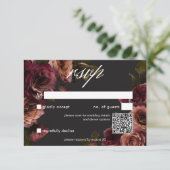 Elegant Moody Muted Rust & Bourgondië Floral QR Co RSVP Kaartje (Staand voorkant)