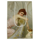 Elegant mooie dame aaien haar puppy hond medium cadeauzakje (Achterkant)