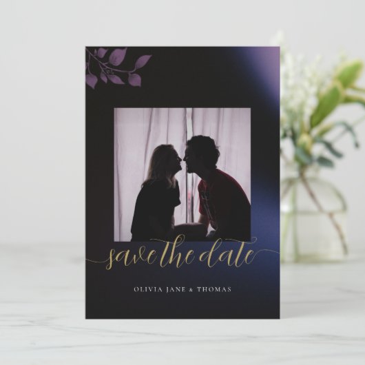 Elegant Mooie Paarse Bloemige Trouw Save the Date Kaart (Staand voorkant)
