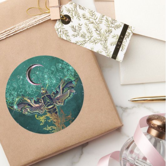 Elegant moth moon emerald night sparagelegant groe ronde sticker