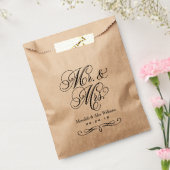 Elegant Mr en Mrs Black Script Custom Monogram Bedankzakje (Gezegeld)