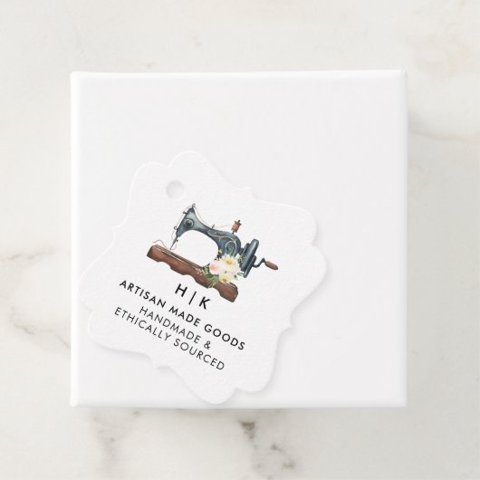 Elegant naaimachine | Label hangen (In situ)