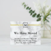 Elegant namaak wit marmeren naam monogram verhuisb aankondigingskaart (Staand voorkant)