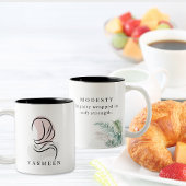 Elegant Name Mug: Minimalist Hijab Line Art, Tweekleurige Koffiemok