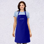Elegant Name Script Navy Blue Schort<br><div class="desc">Kijk stijlvol terwijl u met dit gepersonaliseerde marineblauw schort kookt met een elegant naamschrift dat in wit over de borst wordt gedrukt! Het elegante naammanuscript voegt een aanraking van verfijning aan het schort toe, makend het een groot cadeau voor een vriend, een familielid, of jezelf. Of je nu een ervaren...</div>
