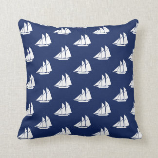 Elegant Nautical Sailing Yacht Pattern on Blue Kussen