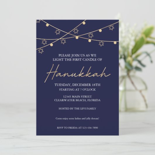 Elegant Navy and Gold Light Strings Hanukkah Party Kaart (Staand voorkant)