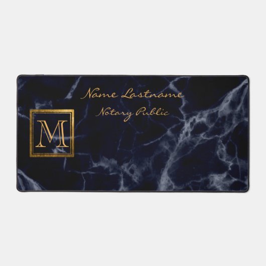 Elegant Navy Blauw Marmeren Vierkant Goud Monogram Bureaumat (Voorkant)