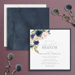 Elegant Navy Blue Blush Pink Bridal Brunch Kaart<br><div class="desc">Moderne, elegante vierkant vrijgezellenfeest (brunch)-uitnodiging met een bouquet blauw van de marine en wazige roze bloemen, in marinblauw omringd. Geef uw vrijgezellenfeest een persoonlijk tintje in zacht-zwart, voorzien van mooie moderne, met de hand geschreven kalligrafie. De achterkant van de kaart is voorzien van een blauw marinesultaat. Deel van een gecoördineerde...</div>