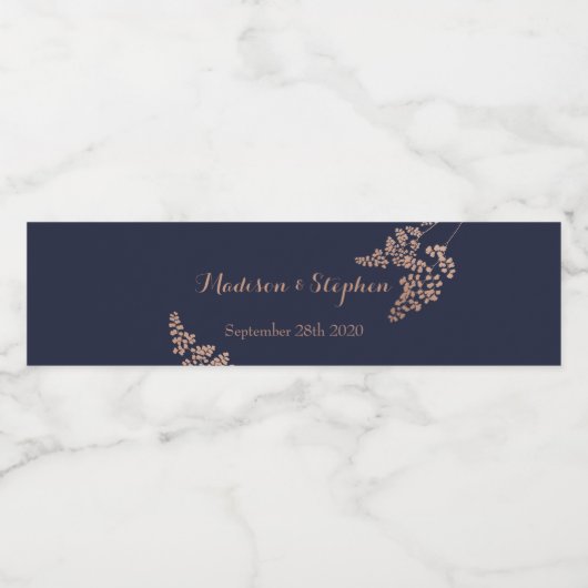 Elegant Navy Blue en Faux Roos Gold Wedding Waterfles Etiket (Enkel label)