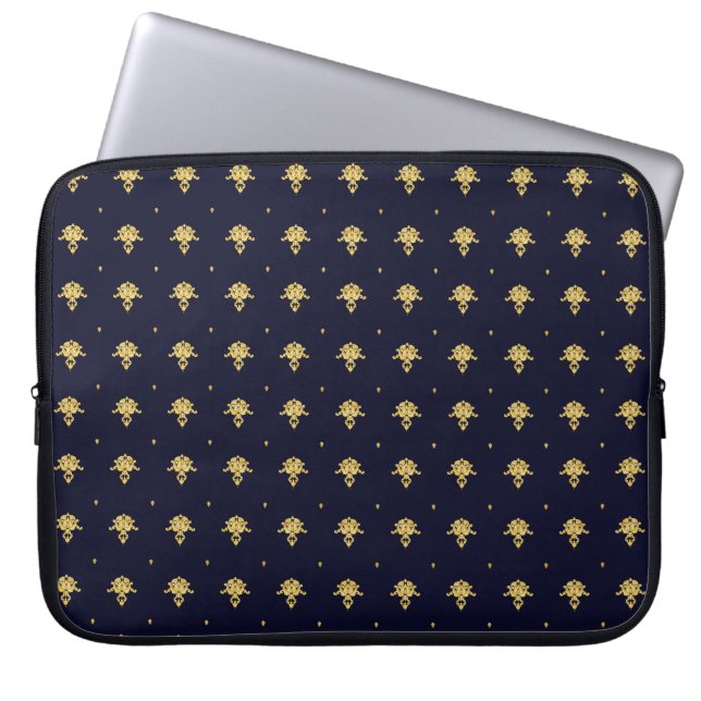 Elegant Navy Blue en Gold Damask Laptop Sleeve (Voorkant)