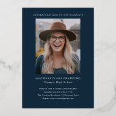 Elegant Navy Blue en Gold Photo Afstuderen Folie Uitnodiging (Achterkant)