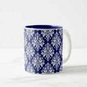 Elegant Navy Blue en White Damask Pattern Tweekleurige Koffiemok (Voorkant rechts)