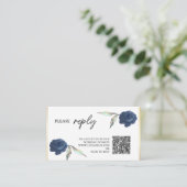 Elegant Navy Blue Floral Roos Wedding RSVP Informatiekaartje (Staand voorkant)