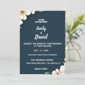 Elegant Navy Blue Floral Wedding Invitation Kaart (Staand voorkant)