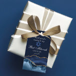 Elegant Navy Blue Gold Agate Bat Mitzvah Cadeaulabel<br><div class="desc">Elegant marineblauw en goudmakelaar versiert de kant van deze moderne Bat Mitzvah-partijnapkin. De naam van je dochter is geschreven in een mooi,  formeel schrift onder de ster van David. Ideaal voor een chic,  stijlvolle joodse familie die hun meisje viert die naar de Torah wordt geroepen.</div>