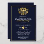 Elegant Navy Blue & Gold Masquerade Sweet 16 Party Folie Uitnodiging<br><div class="desc">Elegant Navy Blue & Gold Masquerade Sweet 16 Party Folie Uitnodigingen. voorzien van een gouden folie masker bovenaan tegen een blauw marinescherm. Ideaal voor een modern,  maar stijlvol 16-jarig feest!</div>
