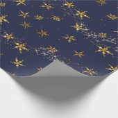 Elegant Navy Blue in Gold Snowflake kerststerren Cadeaupapier (Hoek)