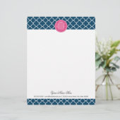 Elegant Navy Blue Quatrefoil met roze Monogram Briefhoofd (Staand voorkant)