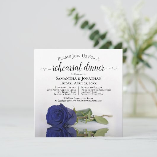 Elegant Navy Blue Roos Wedding Rehearsal & Dinner Kaart (Staand voorkant)