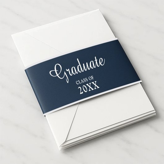 Elegant Navy Blue Script Calligafie Afstuderen Uitnodigingen Wikkel