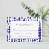Elegant Navy Blue Shibori Tie Dye Wedding RSVP Kaartje (Staand voorkant)