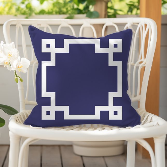 Elegant Navy Blue White Greek Key Border Buitenkussen (Creator heeft geüpload)