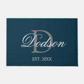 Elegant Navy Blue White Script Monogram Name Deurmat (Voorkant)